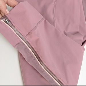 Fabletics Demi Lovato Collection - pink leggings